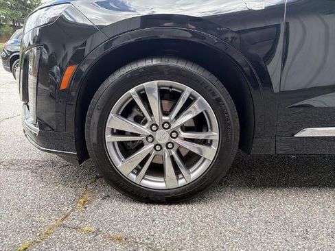 Used 2023 Cadillac XT6 Premium Luxury w/ Technology Package FWD image 4