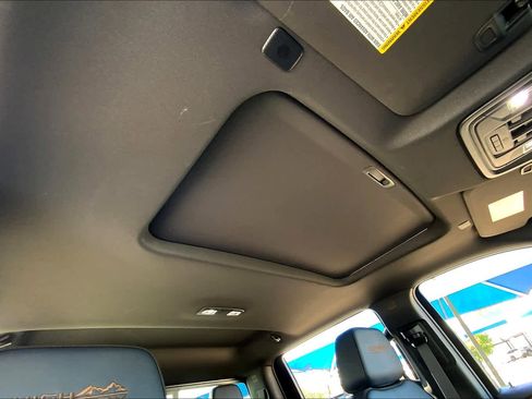 Used 2023 Chevrolet Silverado 1500 High Country w/ Technology Package AWD/4WD image 14