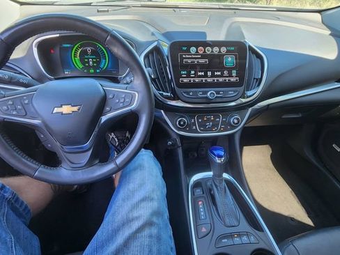 Used 2017 Chevrolet Volt Premier w/ Driver Confidence Package FWD image 4