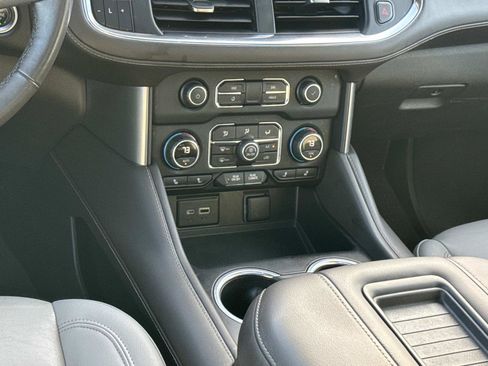 Used 2022 Chevrolet Tahoe Z71 w/ Luxury Package image 4