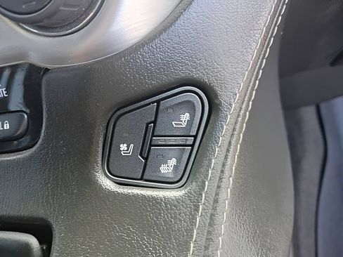 Used 2018 GMC Yukon XL SLT w/ Open Road Package AWD/4WD image 24