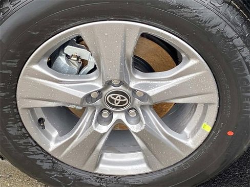 New 2025 Toyota RAV4 XLE image 5