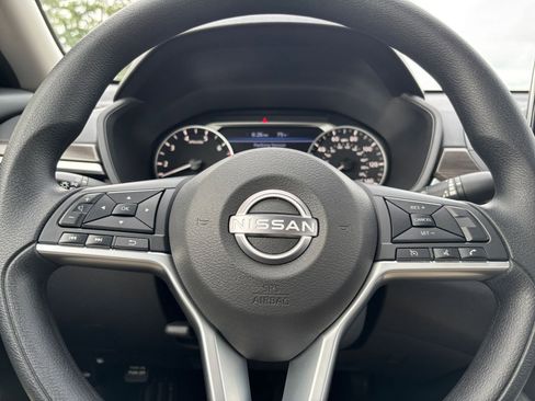 Used 2025 Nissan Altima 2.5 SV FWD image 31