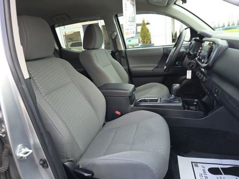 Used 2022 Toyota Tacoma SR image 18