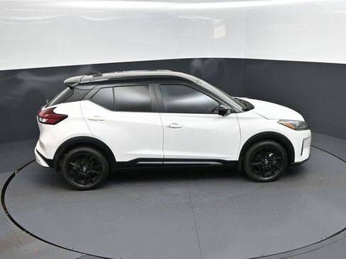 Used 2023 Nissan Kicks SR image 35