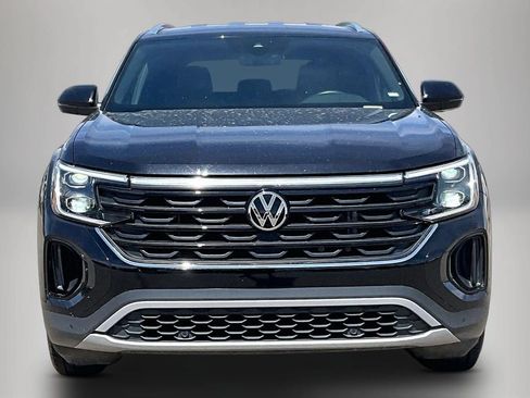 Used 2024 Volkswagen Atlas Cross Sport SE FWD image 2