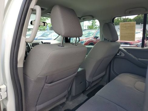 Used 2016 Nissan Frontier SV RWD image 13