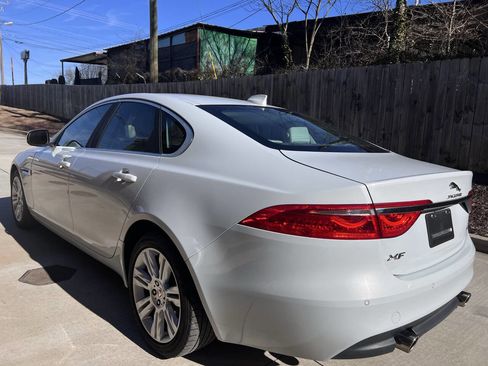 Used 2017 Jaguar XF Premium image 9