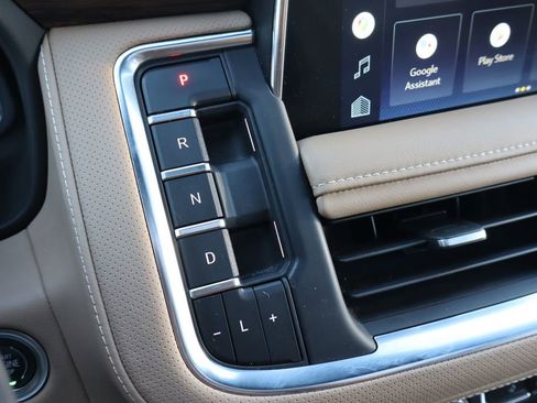 Used 2022 Chevrolet Tahoe Premier w/ Premium Package 2 AWD/4WD image 10