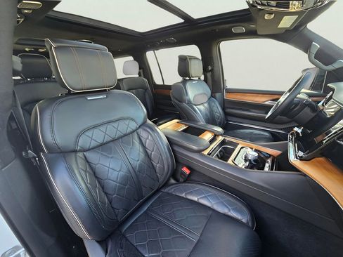 Used 2024 Jeep Grand Wagoneer L Series III image 86