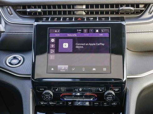 New 2025 Jeep Grand Cherokee Altitude image 15