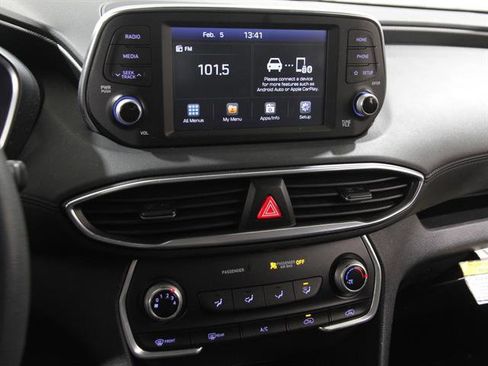 Used 2019 Hyundai Santa Fe SE image 9