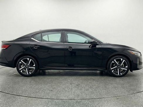 Used 2025 Nissan Sentra SV image 11