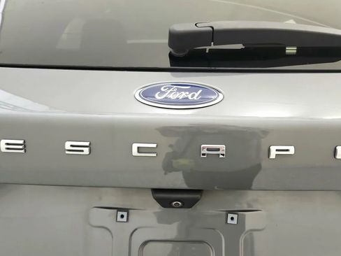 Used 2021 Ford Escape SE w/ Convenience Package image 17
