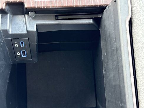 Used 2022 Toyota Sienna XLE image 30