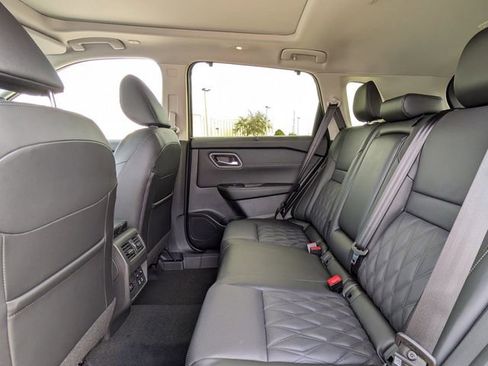 New 2026 Nissan Rogue Platinum image 17