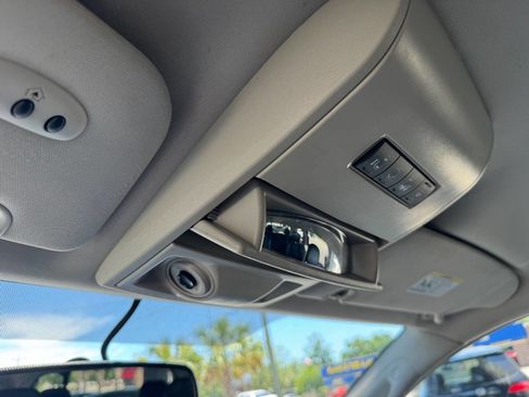 Used 2014 Chrysler Town & Country Touring FWD image 22