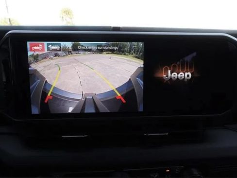 Used 2025 Jeep Wrangler Unlimited Sahara AWD/4WD image 31