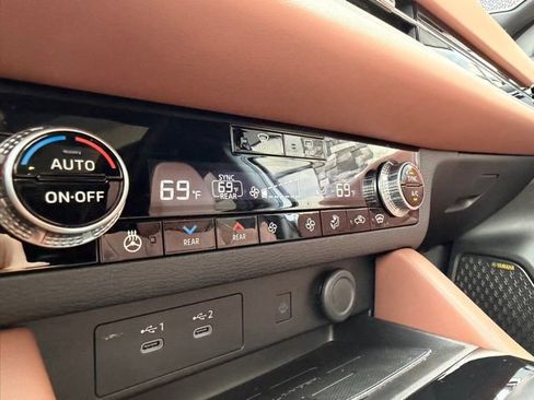 Used 2025 Mitsubishi Outlander SEL image 26