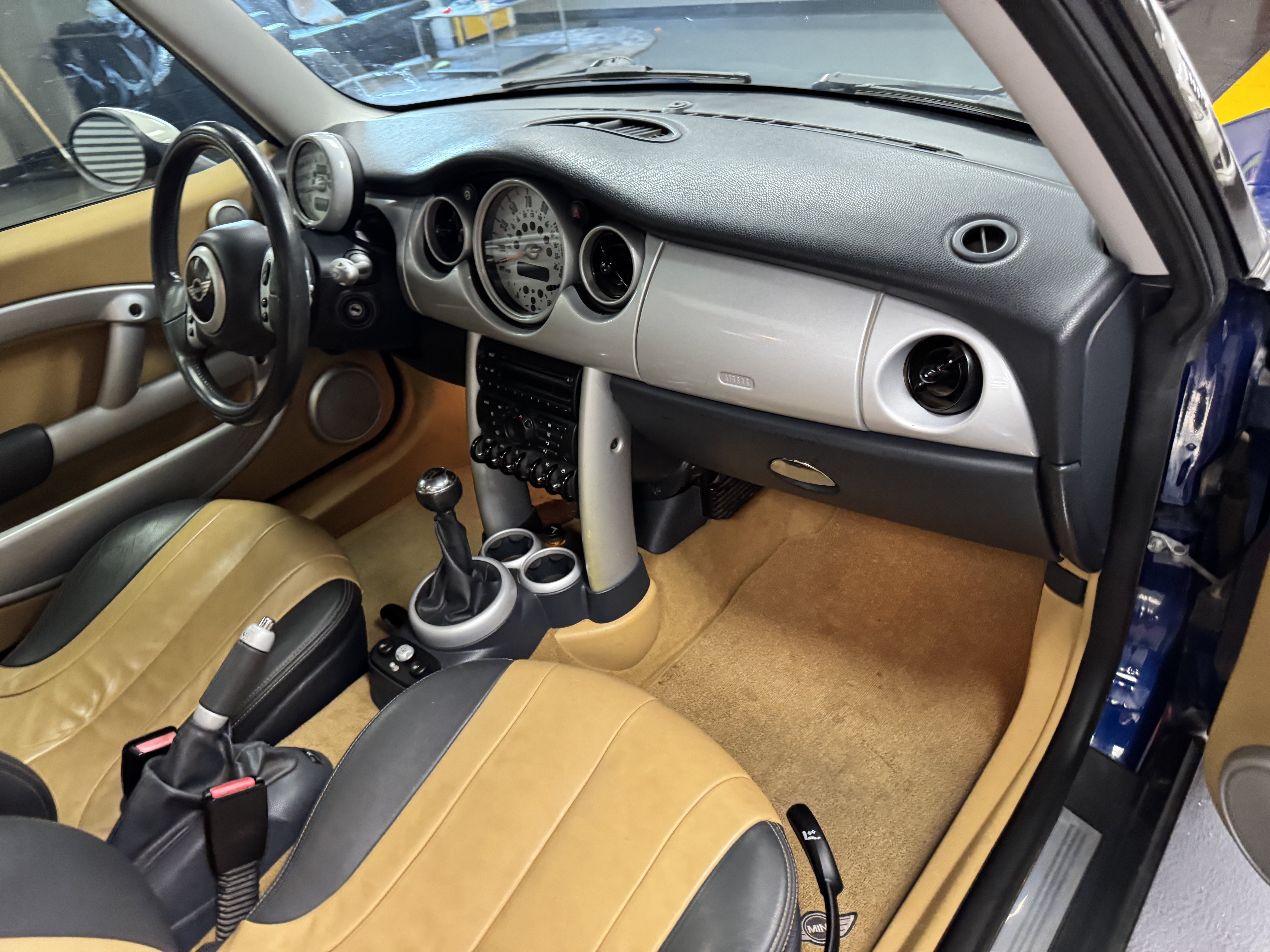 Used 2002 MINI Cooper Hardtop FWD image 8