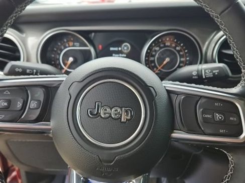 Used 2022 Jeep Gladiator Overland w/ Cold Weather Group AWD/4WD image 17