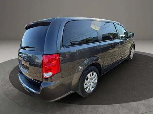 Used 2019 Dodge Grand Caravan SE w/ UConnect Hands-Free Group FWD image 5