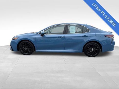 Used 2023 Toyota Camry SE image 4