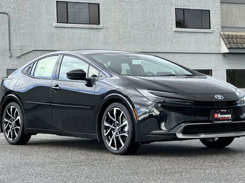 New 2026 Toyota Prius Plug-In Hybrid FWD image 2