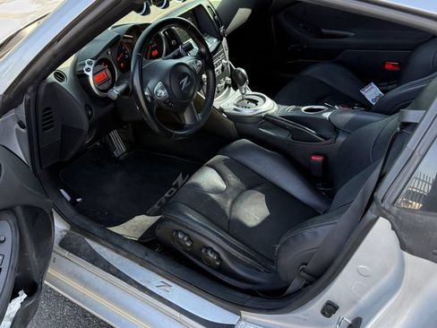 Used 2010 Nissan 370Z Touring w/ Sport Pkg RWD image 3