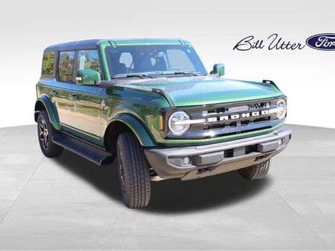 New 2025 Ford Bronco Outer Banks image 2