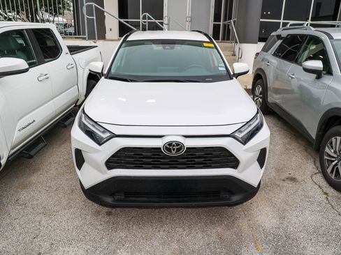 Used 2025 Toyota RAV4 XLE FWD image 5