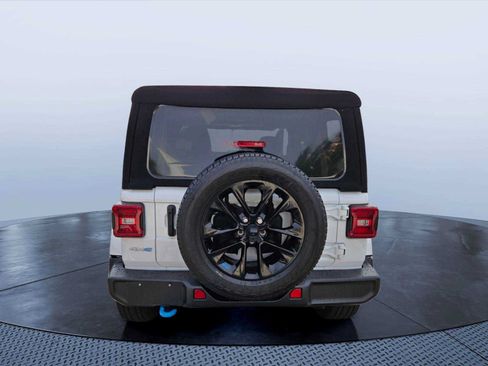 Used 2023 Jeep Wrangler Unlimited Sahara w/ Cold Weather Group AWD/4WD image 9