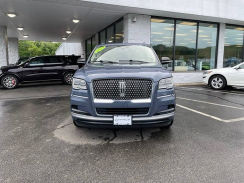 Used 2023 Lincoln Navigator Reserve AWD/4WD image 2