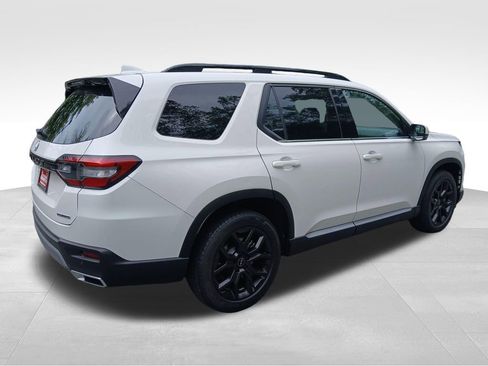 Used 2025 Honda Pilot Touring image 11