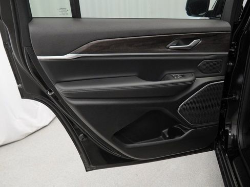 New 2026 Jeep Grand Cherokee L Limited image 30