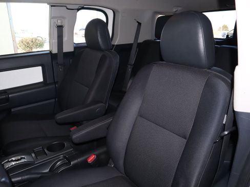 Used 2014 Toyota FJ Cruiser 4WD image 35