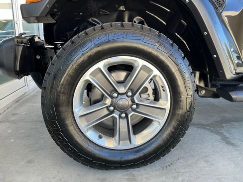 Used 2022 Jeep Wrangler Unlimited Sahara w/ Cold Weather Group AWD/4WD image 21