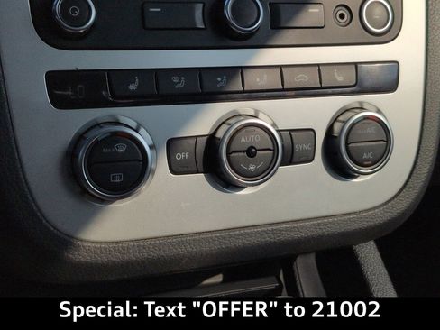 Used 2014 Volkswagen Eos w/ Sport Package image 32