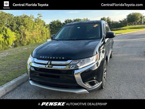 Used 2018 Mitsubishi Outlander LE AWD/4WD image 1