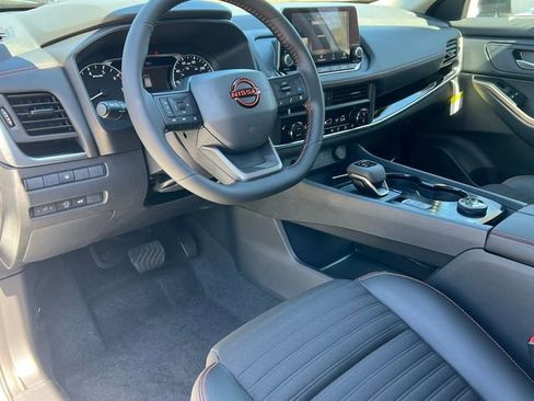 New 2026 Nissan Rogue SV AWD/4WD image 18
