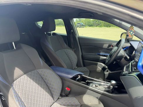 Used 2021 Toyota C-HR XLE FWD image 18