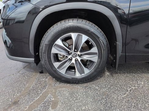 Used 2023 Toyota Highlander XLE image 27