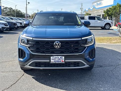 Used 2025 Volkswagen Atlas Cross Sport SE image 3