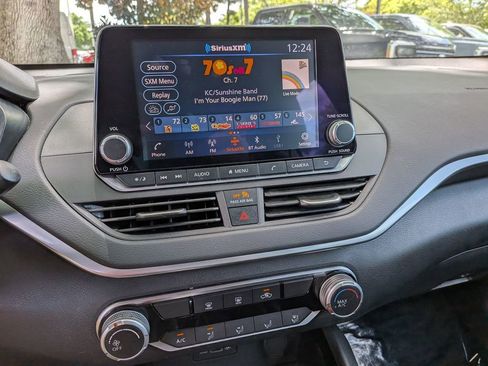 Used 2021 Nissan Altima 2.5 SV FWD image 24
