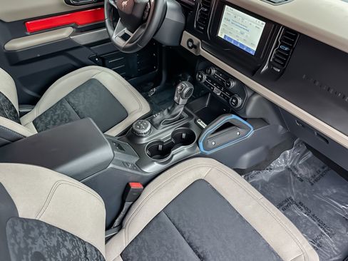 Used 2023 Ford Bronco Wildtrak image 12