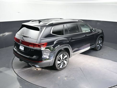 Used 2025 Volkswagen Atlas SEL AWD/4WD image 28