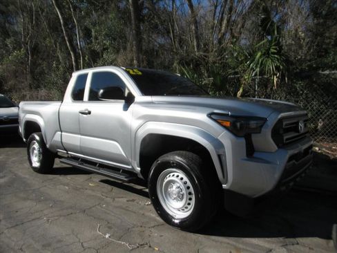 Used 2025 Toyota Tacoma SR image 1