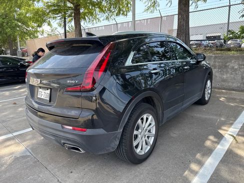 Used 2023 Cadillac XT4 Luxury w/ Cold Weather Package FWD image 3