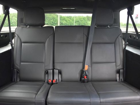 Used 2021 Chevrolet Suburban High Country w/ Premium Package AWD/4WD image 14