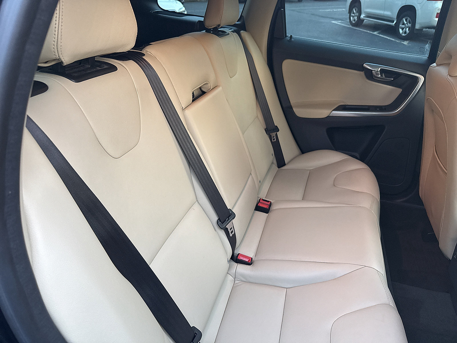 Used 2016 Volvo XC60 T6 w/ Proximity Package AWD/4WD image 34